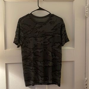 Lululemon “metal vent breathe” tee, New York edition